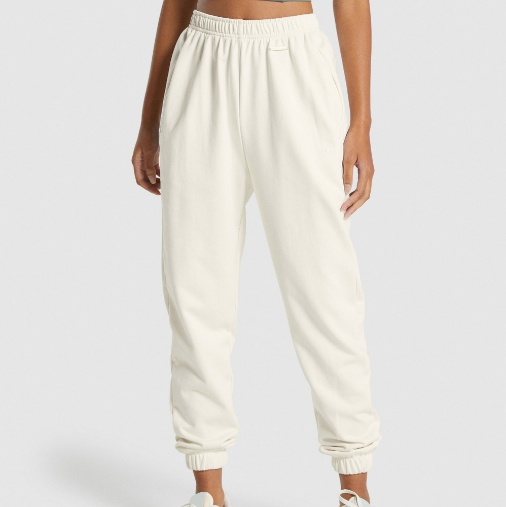 Whitney simmons oversized pants